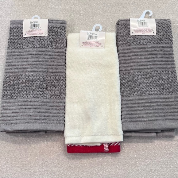 3 Hand Towels Grey Cream Holiday Snowman Snowy Day Green Ornament - Picture 2 of 7